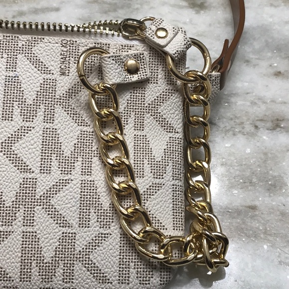 Sold - Picture 5 of 8